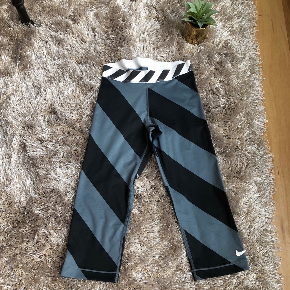Nike cropped leggings - Picture 3 of 6